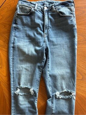Skinny Distressed Jeans in Light Blue